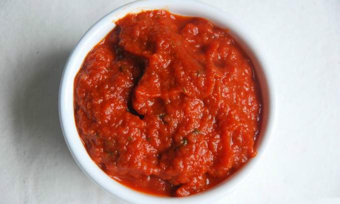 5 Receitas caseiras contra acne e espinhas - tomate e aveia